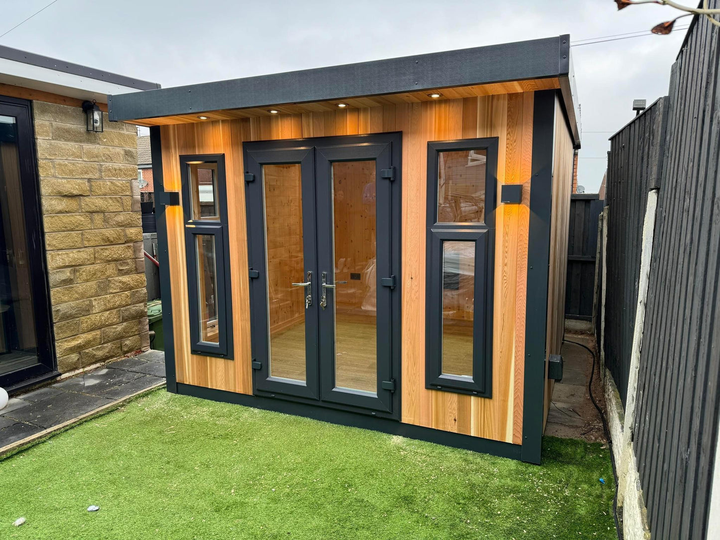 Uberhaus - Pent Style Roof