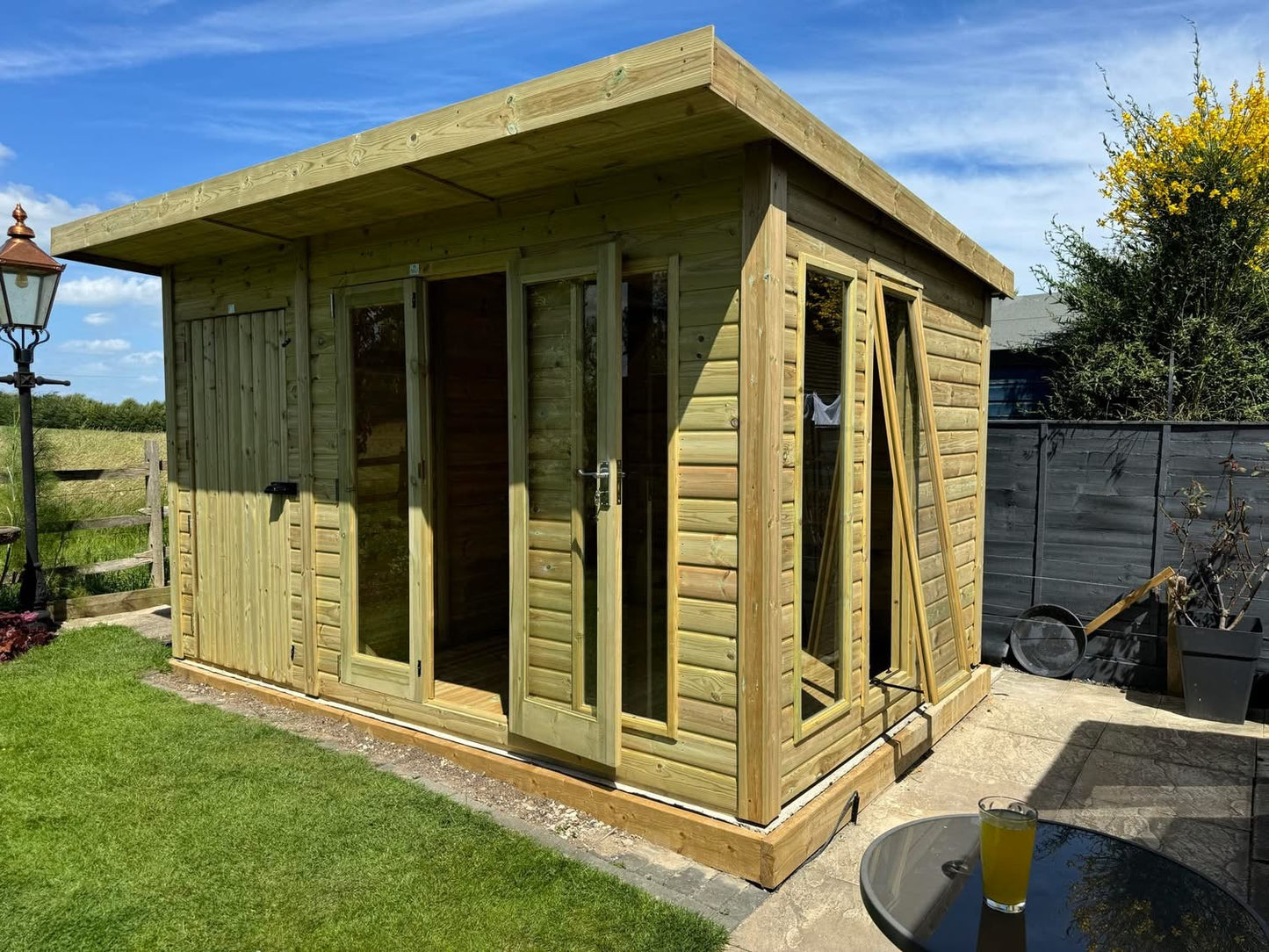 Contemporary Royal Shed Combi - 16mm Loglap Cladding