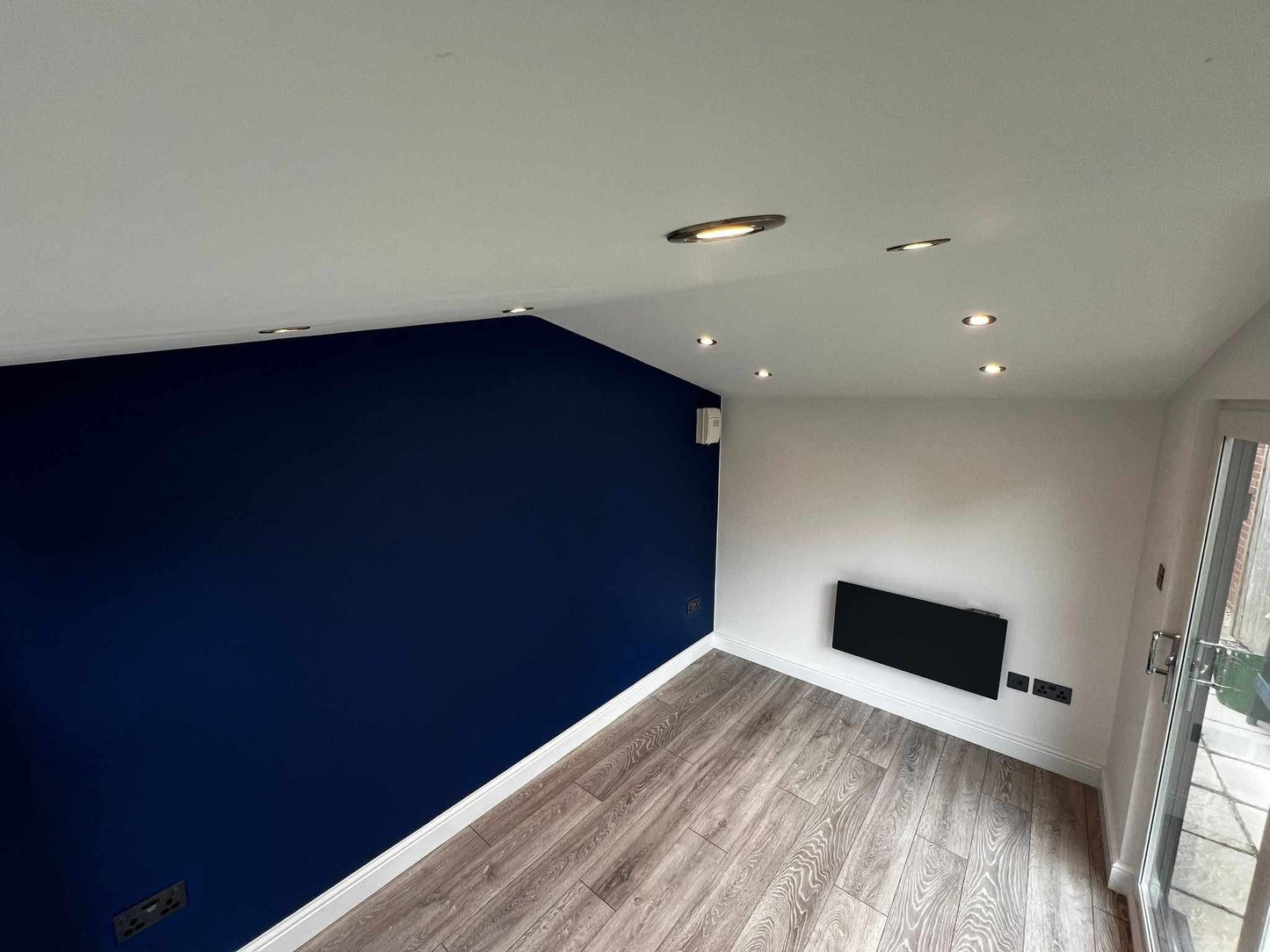 Uberhaus - Pent Style Roof