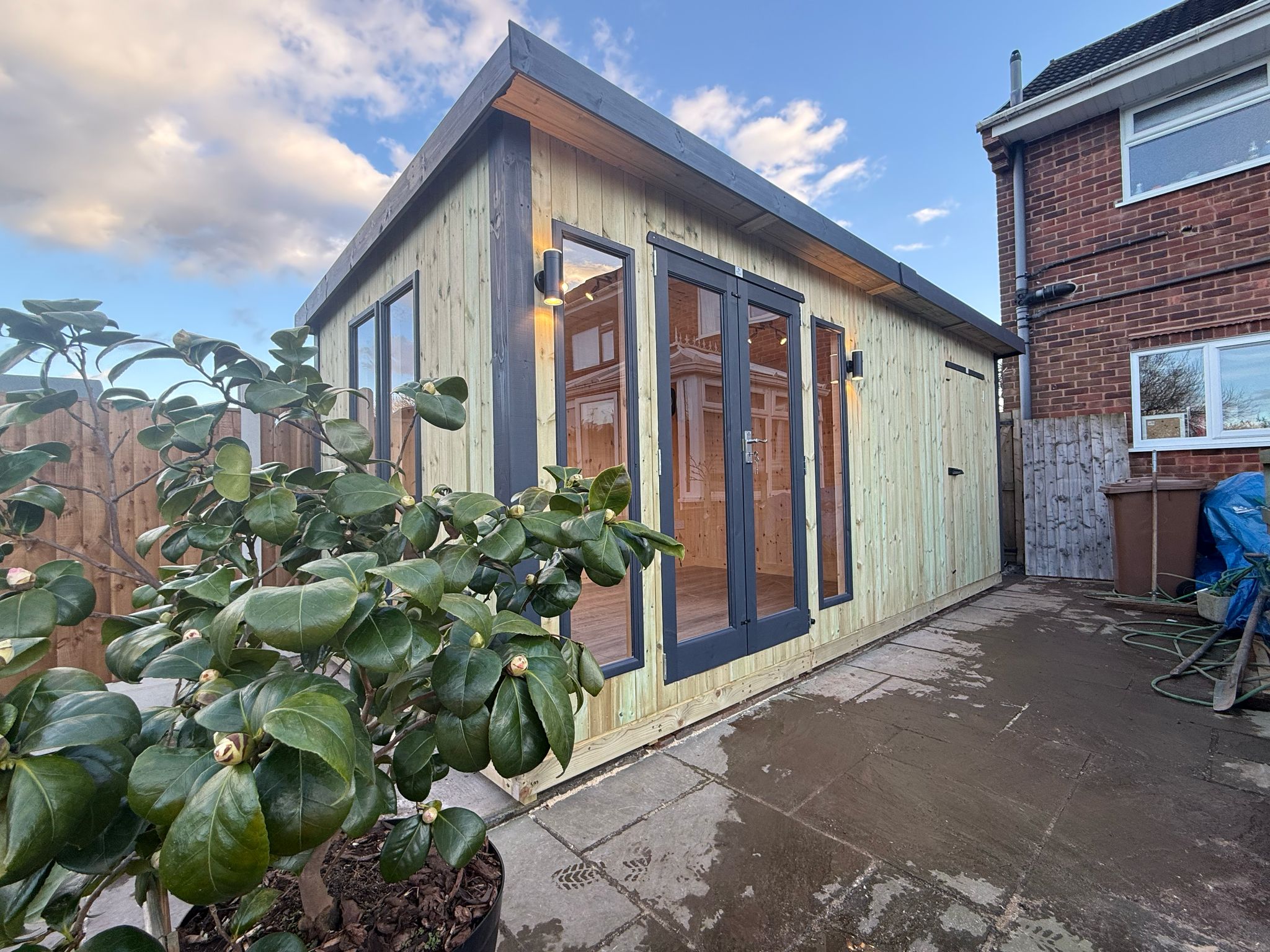 Vertical Cladding Posts Vertically Cladded - Contemporary Royal Shed Combi - 12mm Vertical Cla ...