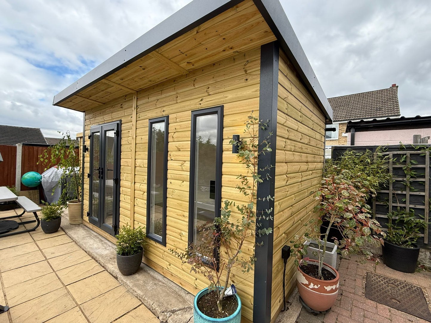 Monarch Garden Room - 16mm Loglap Cladding