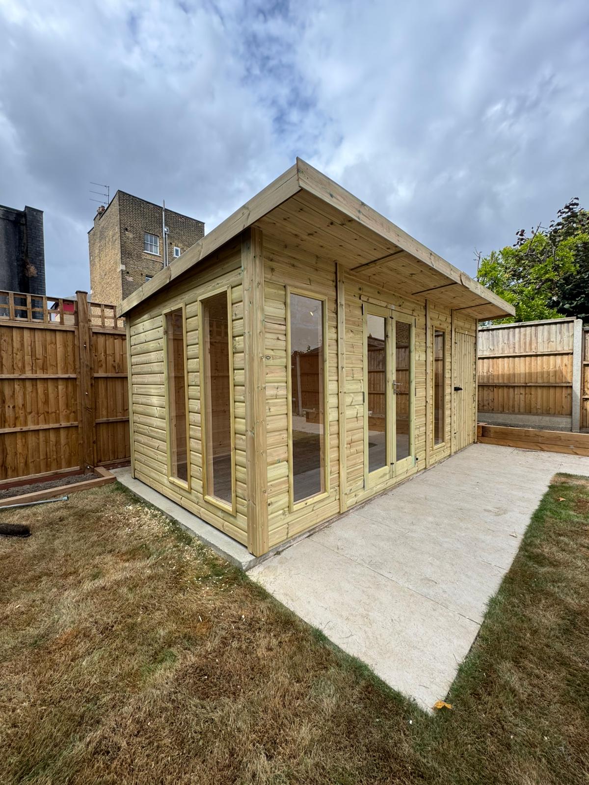 Contemporary Royal Shed Combi - 16mm Loglap Cladding