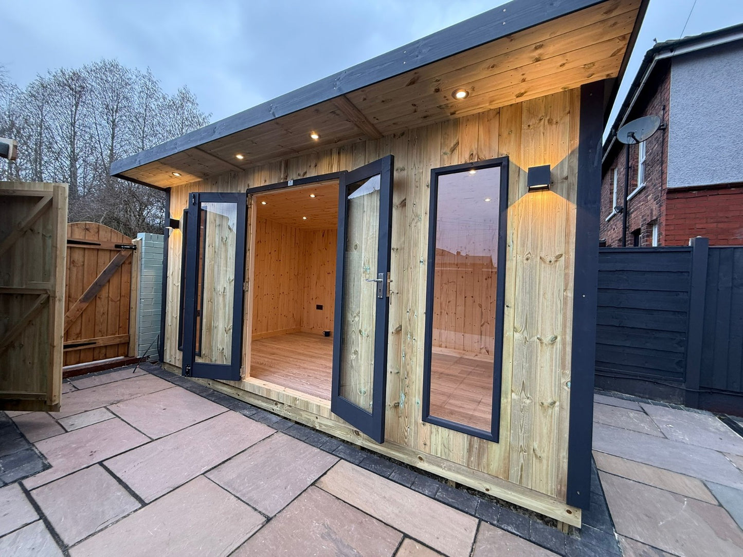 Vertically Cladded - Contemporary Royal Pent  - 12mm Vertical Cladding