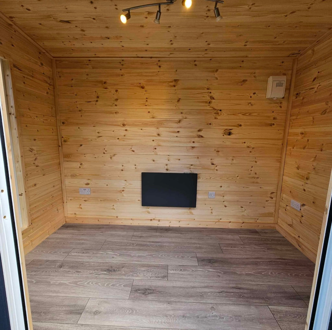 Monarch Garden Room - 16mm Loglap Cladding