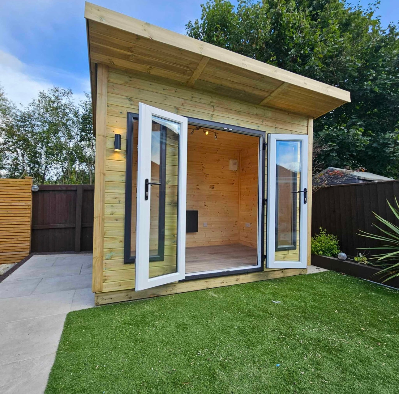 Monarch Garden Room - 16mm Loglap Cladding