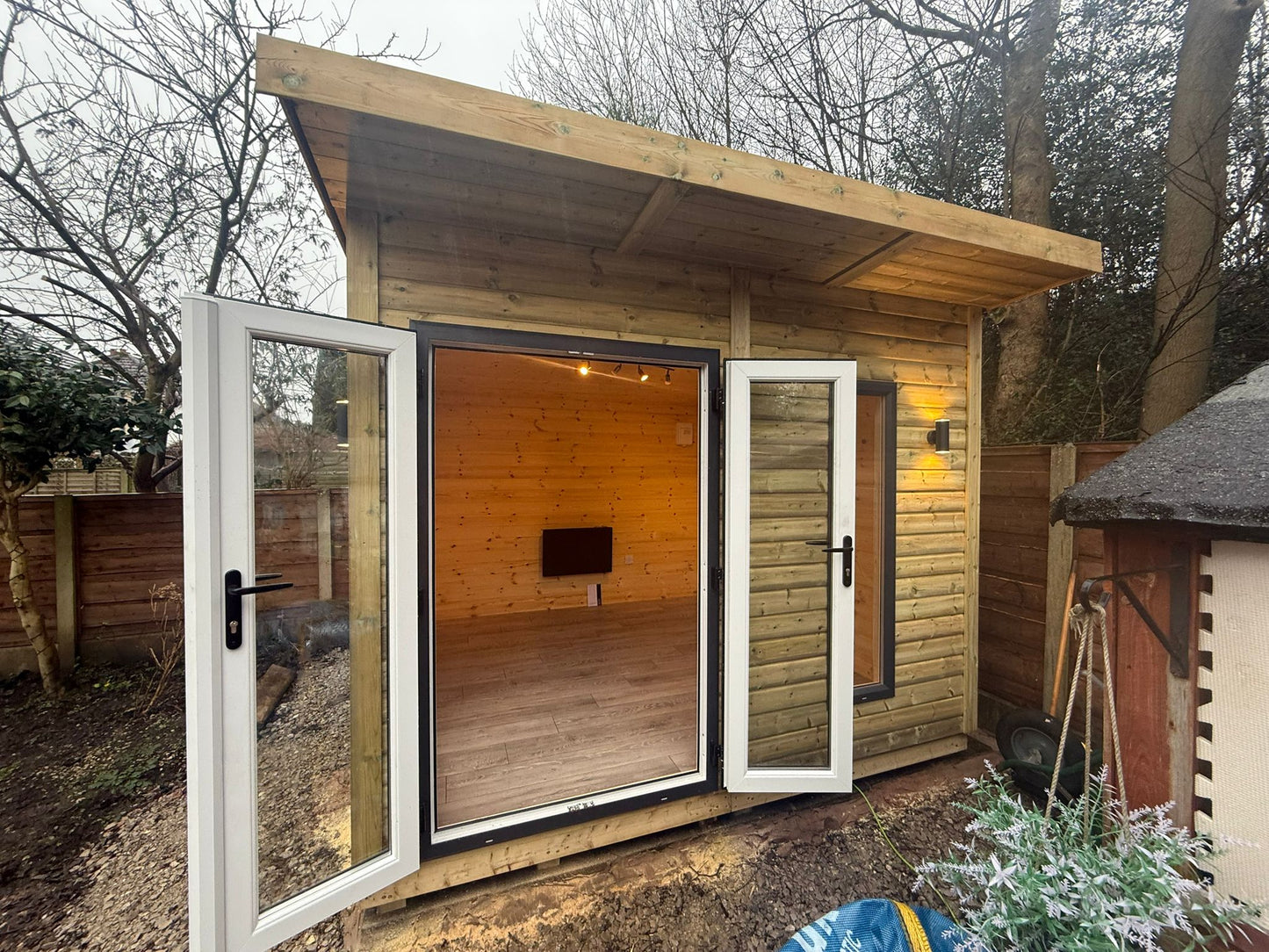 Monarch Garden Room - 16mm Loglap Cladding