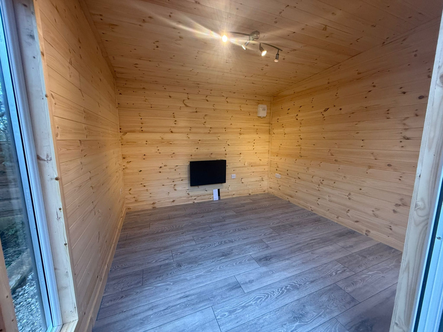 Monarch Garden Room - 16mm Loglap Cladding