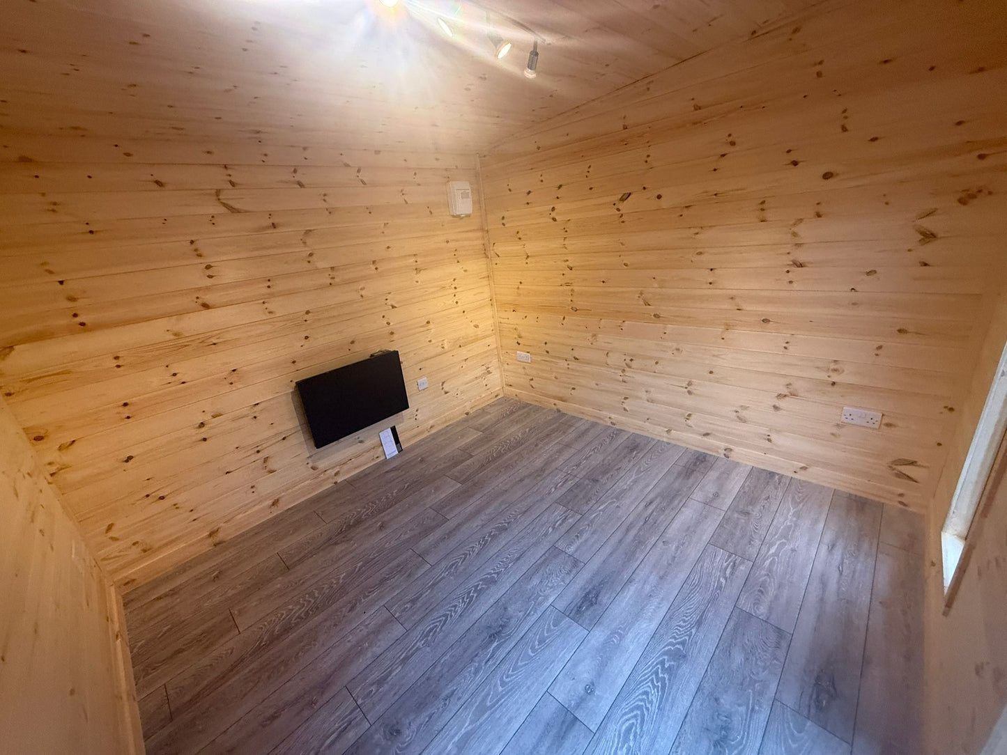 Monarch Garden Room - 16mm Loglap Cladding